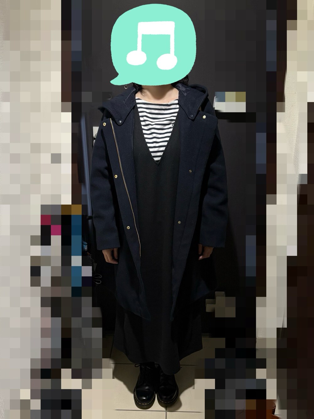 「モノトーン、ボーダー、ロンT、ワンピース、ブーツ、リュック、雨の日コーデ」｜「UNIQLOのリサ・ラーソン UT(グラフィックTシャツ・長袖)（Tシャツ/カットソー、ホワイト系）」を使った、むぅたさん（レディース・159cm）の冬コーディネートの1枚目の写真