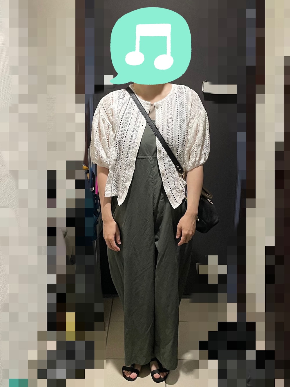 「タンクトップ、ブラウス、レース、サロペット、サンダル、ショルダーバッグ、秋色」｜「GLOBAL WORKのBeautee2WAYタンク/163479（タンクトップ、ブラウン系）」を使った、むぅたさん（レディース・159cm）の秋コーディネートの1枚目の写真