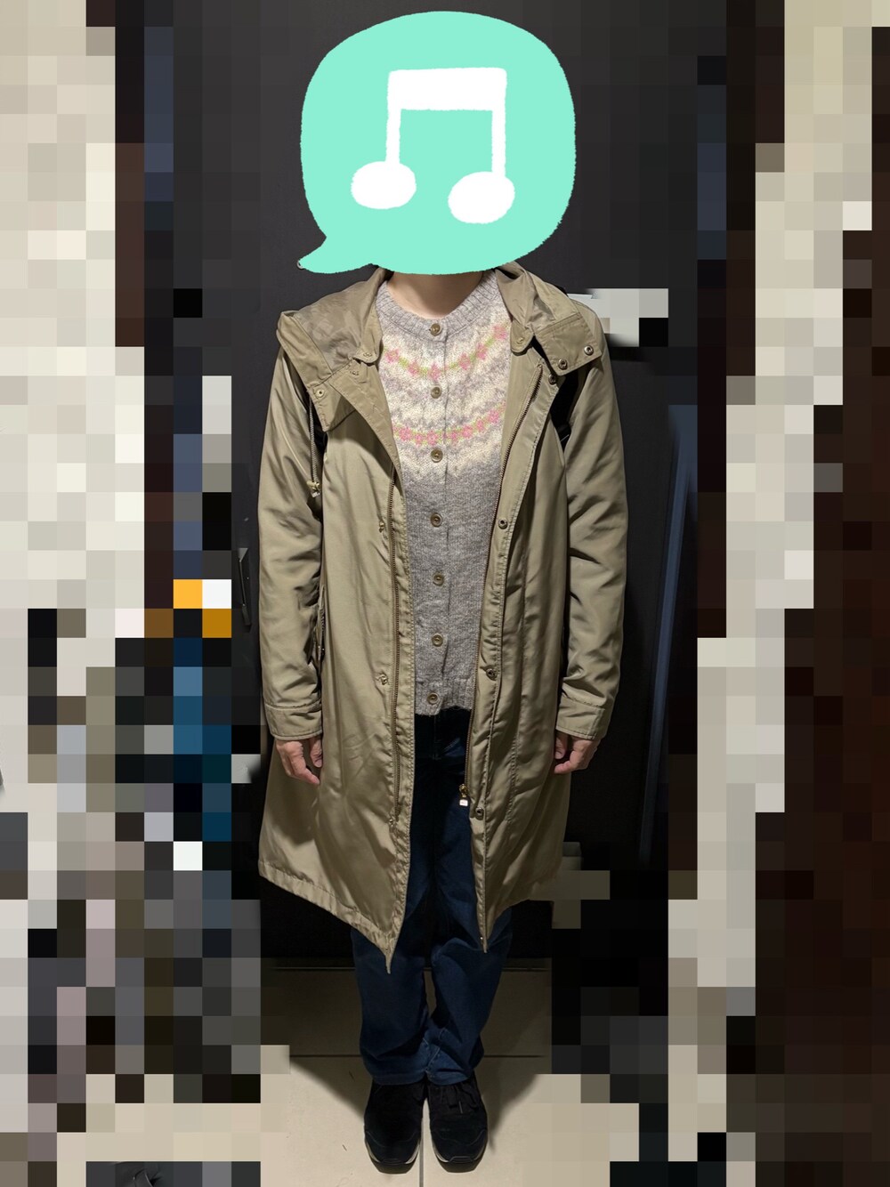 「カーディガン、デニム、モッズコート、スニーカー、リュック、シンプルコーデ」｜「UNIQLOのジャガードカーディガン(長袖)（カーディガン/ボレロ、ベージュ系）」を使った、むぅたさん（レディース・159cm）の春コーディネートの1枚目の写真