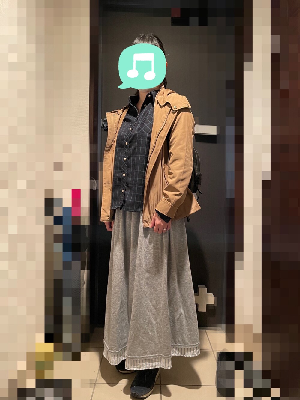 「チェック、防風、ライナーなし、着替えやすい、チェック柄に恋してる、スニーカーコーデ、グリーン、シャツスタイル、スニーカー、ロングスカート」｜「ROPE' PICNICの【撥水加工・花粉ガード】ライナー付きマウンテンパーカー（マウンテンパーカー、ベージュ系）」を使った、むぅたさん（レディース・159cm）の秋コーディネートの1枚目の写真