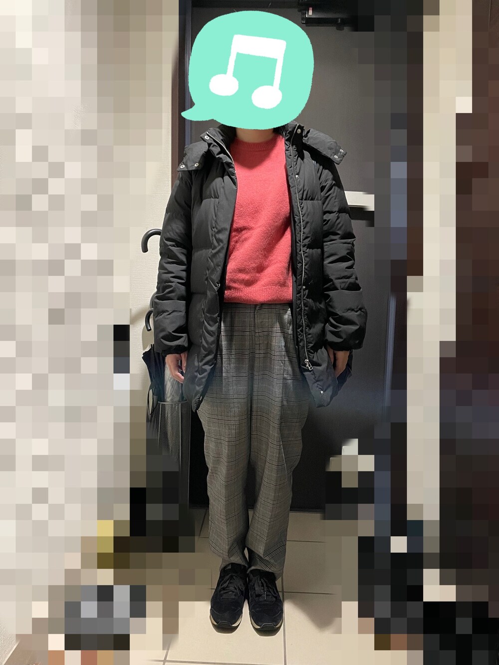 「チェックパンツ、ショッピング、きれいめカジュアル、ニット、冬コーデ、スニーカー、UNIQLO、ショルダーバッグ、プチプラ、ピンク、スラックス」｜「UNIQLOのプレミアムラムクルーネックセーター　Lサイズ（ニット/セーター、ピンク系）」を使った、むぅたさん（レディース・159cm）の冬コーディネートの1枚目の写真