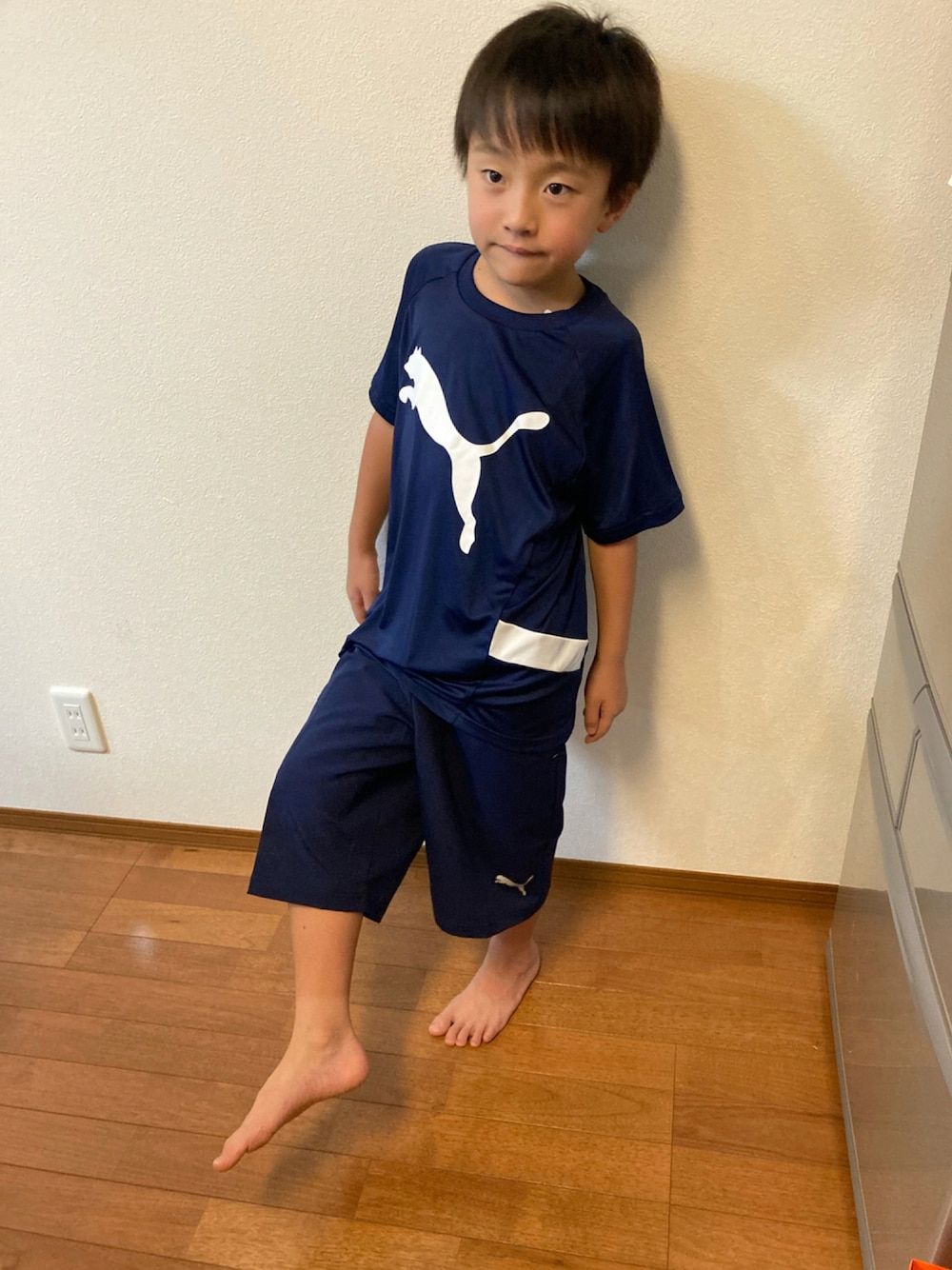 「セットアップ、スポーツウェア、サッカー、プーマ」｜「PUMAのアイテム（セットアップ、ブラック系）」を使った、ゆっけさん（キッズ・125cm）の秋コーディネートの1枚目の写真