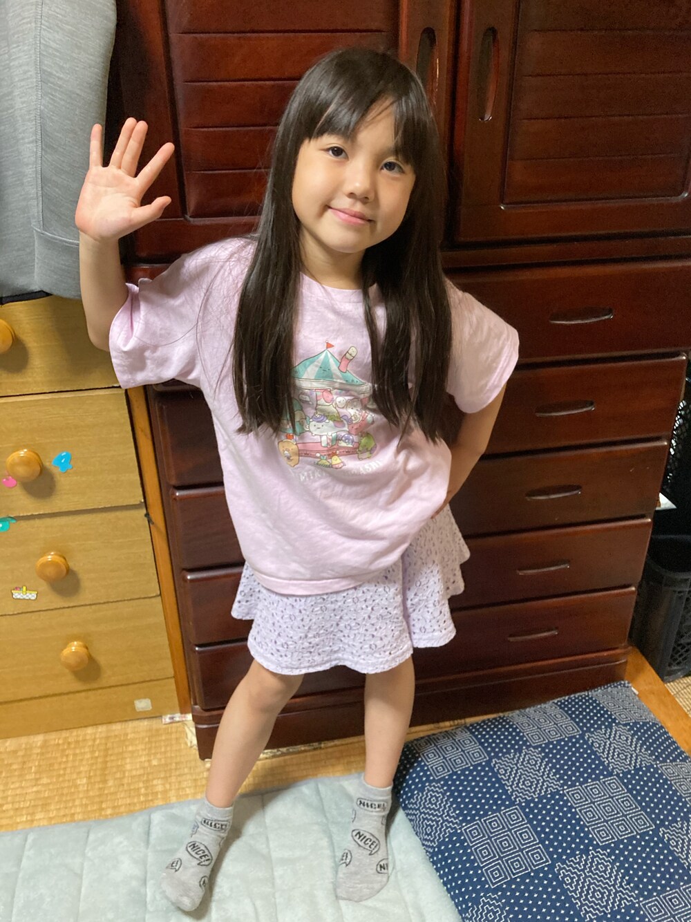 「ゆりポ」｜「UNIQLOのアイテム（Tシャツ/カットソー、ピンク系）」を使った、ゆっけさん（キッズ・120cm）の春コーディネートの1枚目の写真