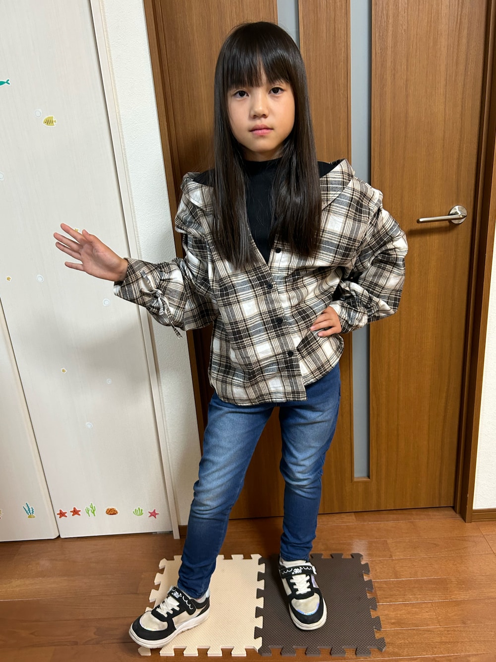 「チェック、女の子」｜「lily chuuのアイテム（シャツ/ブラウス、ブラウン系）」を使った、ゆっけさん（キッズ・138cm）の秋コーディネートの1枚目の写真