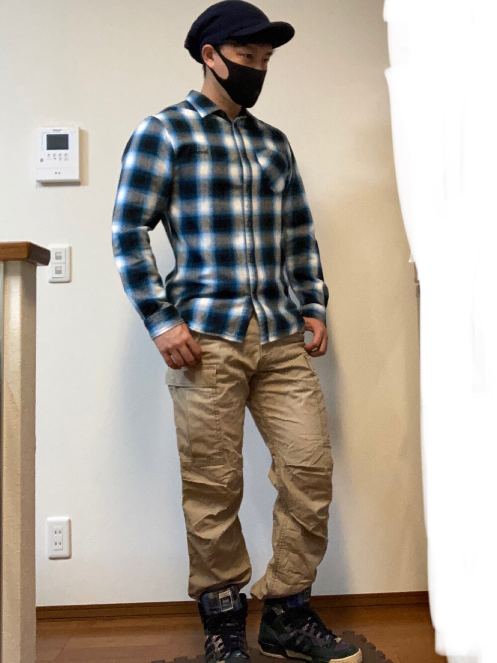 ブラウン系のその他、その他のその他を着用したメンズの秋コーディネートの1枚目の写真