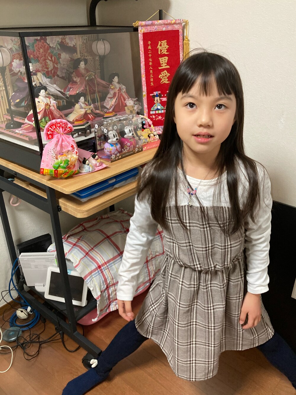 「ひな祭り」｜「Airly momoのアイテム（シャツワンピース、グレー系）」を使った、ゆっけさん（キッズ・122cm）の春コーディネートの1枚目の写真