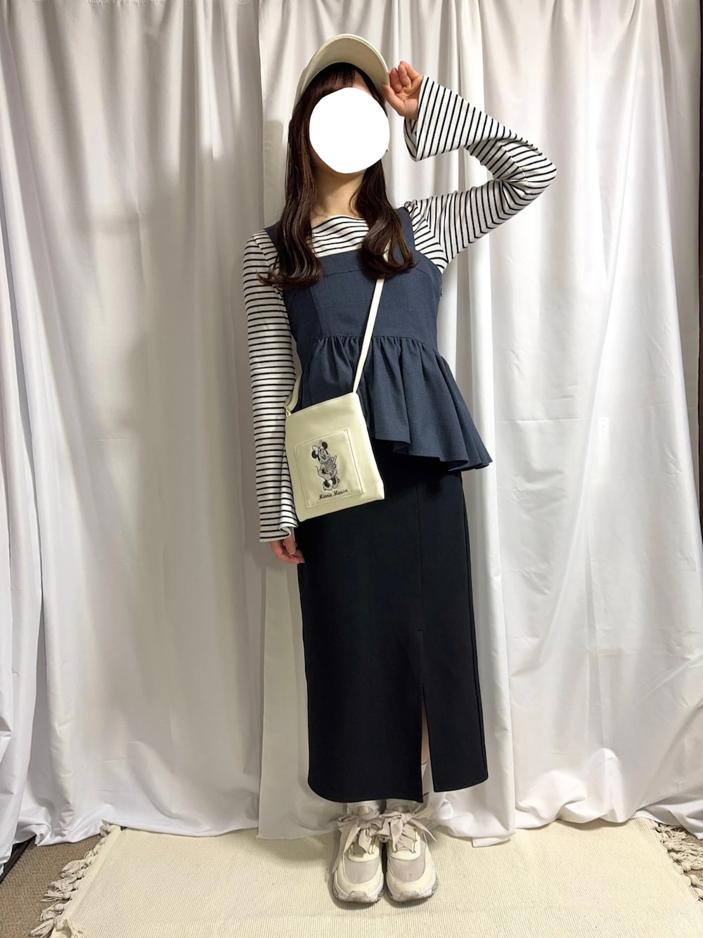 「春めき満開コーデ、春服コーデ、ラフコーデ、きれいめコーデ、キレイめカジュアル、カジュアルコーデ、スニーカーコーデ、キャップ、キャップ女子、ビスチェ、ボーダー、タイトスカート、ショルダーバッグ、155㎝コーデ、低身長女子」｜「GRLのアイテム（スニーカー、ベージュ系）」を使った、rannpu_tさん（レディース・155cm）の春コーディネートの1枚目の写真