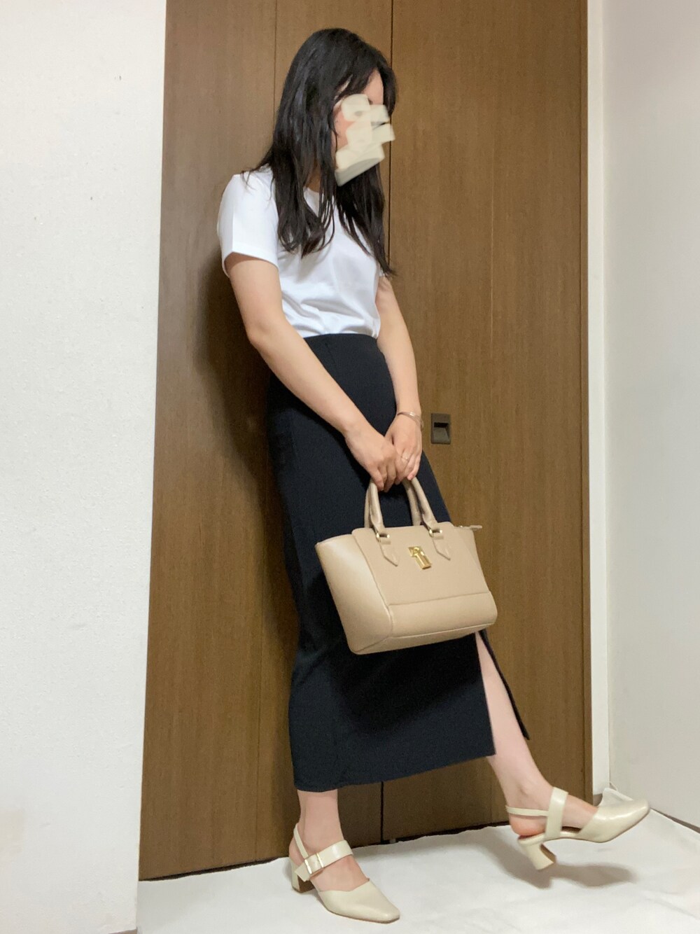 「夏服、夏コーデ、キレイめカジュアル、大人女子、オトナ女子、大人コーデ、おでかけコーデ、プチプラコーデ、プチプラ、低身長コーデ、みんなの白Tフェス、白Tシャツ、タイトスカート」｜「ORiental TRafficのスクエアトゥバックルベルトパンプス/21109（パンプス、ホワイト系）」を使った、rannpu_tさん（レディース・155cm）の夏コーディネートの1枚目の写真