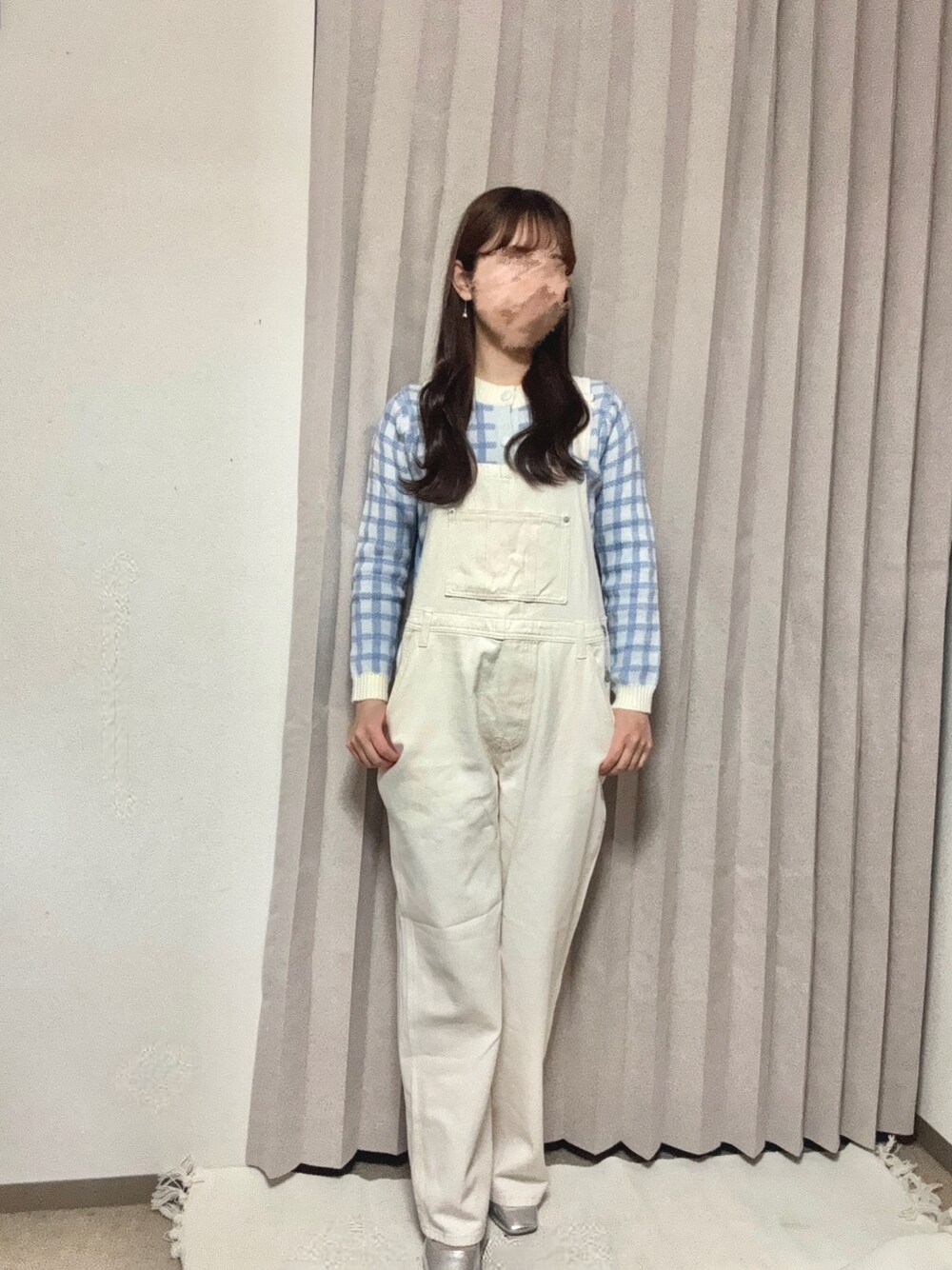「春ファッション、春夏コーデ、春カラー、オトナカジュアル、大人かわいい、低身長コーデ、低身長女子、きれいめコーディネート、オールインワン、デニムコーデ、カーディガン、ホワイト、ブルー、GRL」｜「GRLのアイテム（つなぎ/オールインワン、ホワイト系）」を使った、rannpu_tさん（レディース・155cm）の春コーディネートの1枚目の写真