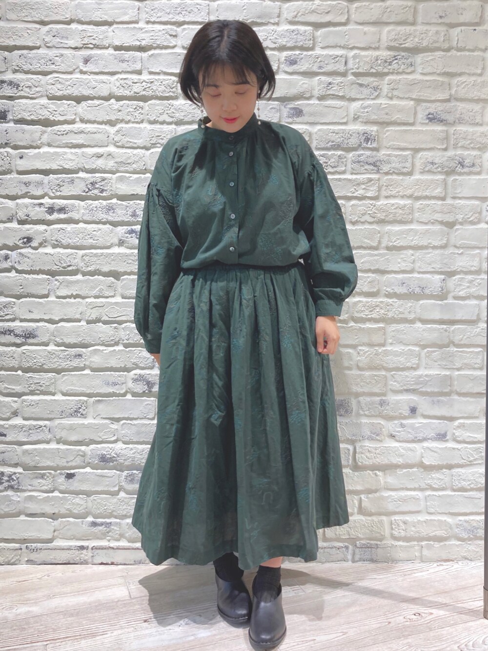 「セットアップ、刺繍、グリーンコーデ、フォーマル、Samansa Mos2、サマンサ モスモス(Samansa Mos2)、SM2」｜「TSUHARU by Samansa Mos2の綿麻お花刺繍ブラウス（シャツ/ブラウス、グリーン系）」を使った、き む ら ゆ りさん（レディース・152cm）の秋コーディネートの1枚目の写真