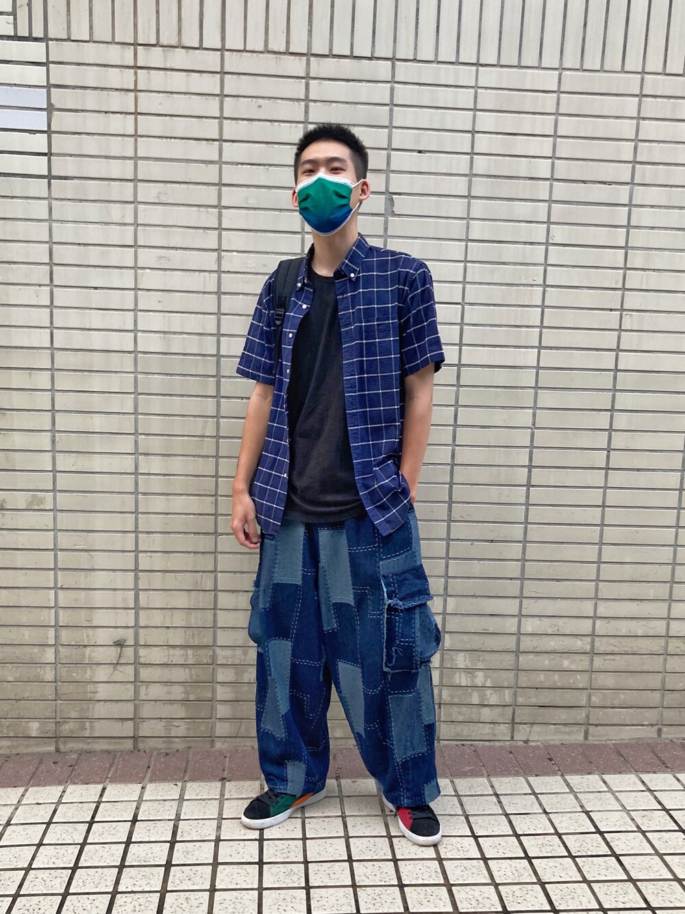 「ootd、夏、街頭穿搭、球鞋、休閒、古著、古著男子、藍色、藍色系、blue、UNIQLO、PUMA、vintage、vintage style、Vintage mix」｜「UNIQLOのドライシアサッカーチェックシャツ（ボタンダウン・半袖）（シャツ/ブラウス、ブルー系）」を使った、Geneさん（メンズ・177cm）の秋コーディネートの1枚目の写真