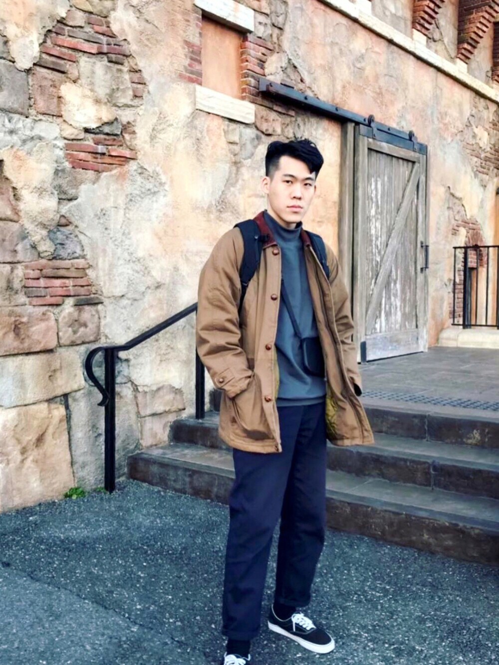 「ootd、休閒、古著、古著男子、街頭穿搭、復古」｜「VINTAGEのアイテム（ピーコート、ベージュ系）」を使った、Geneさん（メンズ・177cm）の夏コーディネートの1枚目の写真