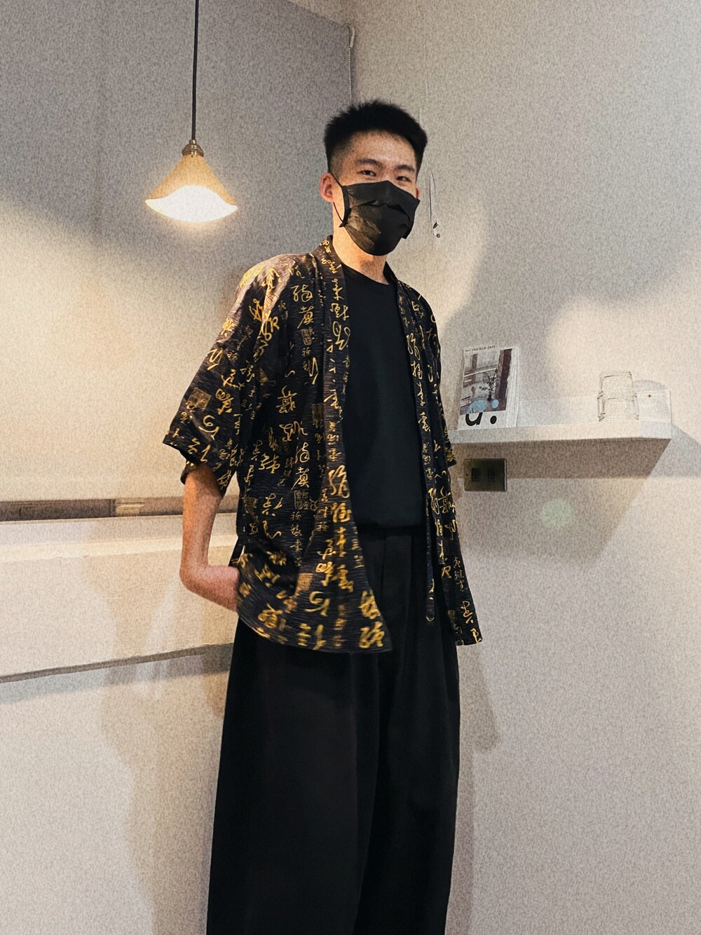 「ootd、街頭穿搭、休閒、復古、日系極簡、oversize、古著、古著混搭、古著男子、古著MIX、古著穿搭、vintage、VINTAGE、vintage style、Vintage mix」｜「VINTAGEのアイテム（ジャケット/アウター、ブラック系）」を使った、Geneさん（メンズ・177cm）の秋コーディネートの1枚目の写真