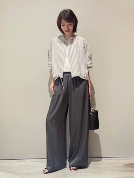 「qualite（カリテ）の【接触冷感＆吸水速乾】クールサテンパンツ/セットアップ対応/夏服/春服/オフィスカジュアル/きれいめ（その他パンツ、グレー系）」を使った、MACHIさん（レディース・167cm）の夏コーディネート