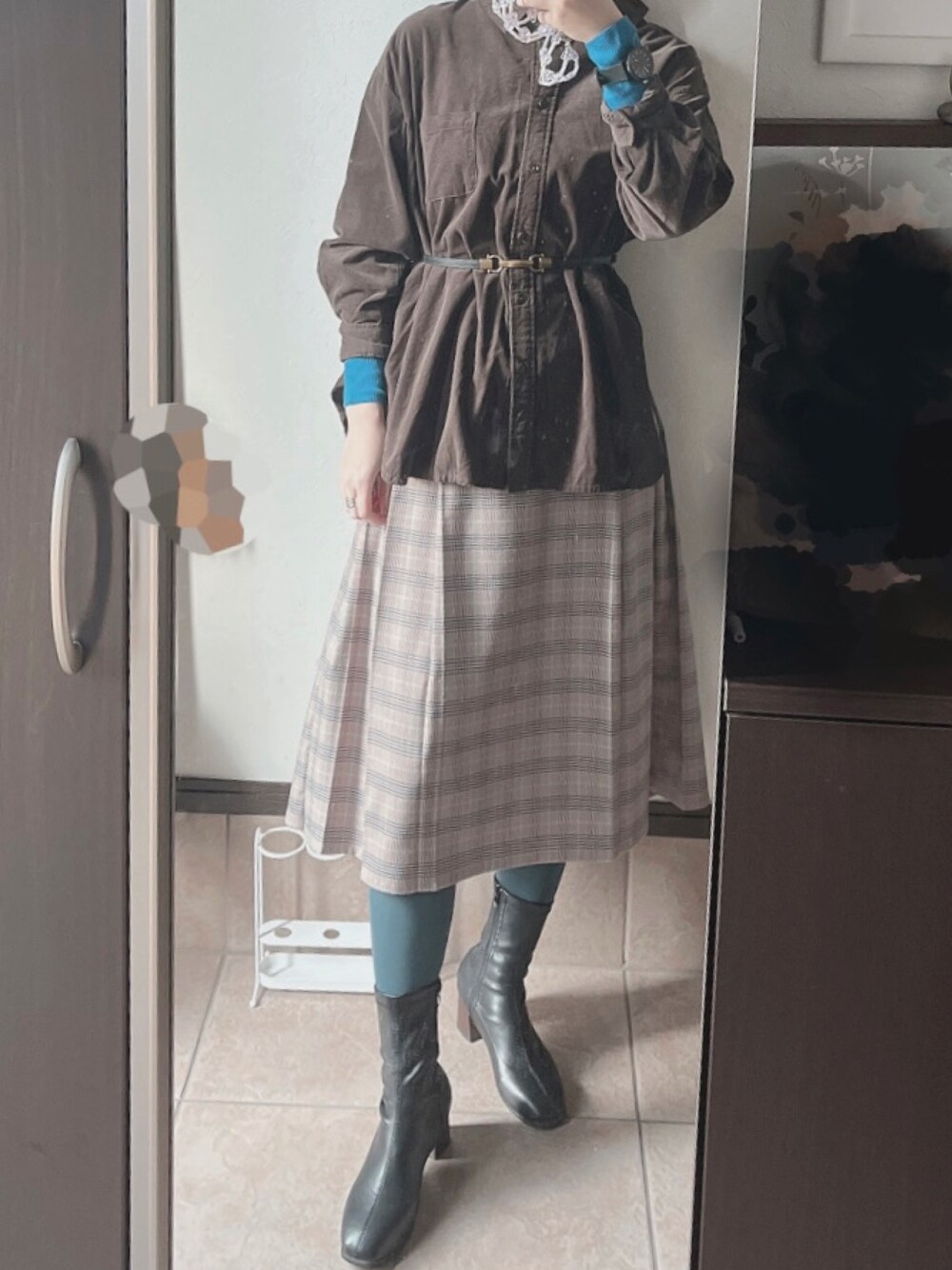 「春コーデ、春、スカート、ブーツ、キレイめコーデ、ootd、LACOSTE、ユニクロ、an3、ananotherangelus、靴下屋、SM2、サマンサ モスモス(Samansa Mos2)、差し色、ベルト」｜「Samansa Mos2のアイテム（シャツ/ブラウス、ブラウン系）」を使った、meuさん（レディース・167cm）の春コーディネートの1枚目の写真