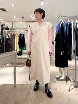 「アイテム（ブローチ/コサージュ）」を使った、minaさん（レディース・157cm）の冬コーディネート