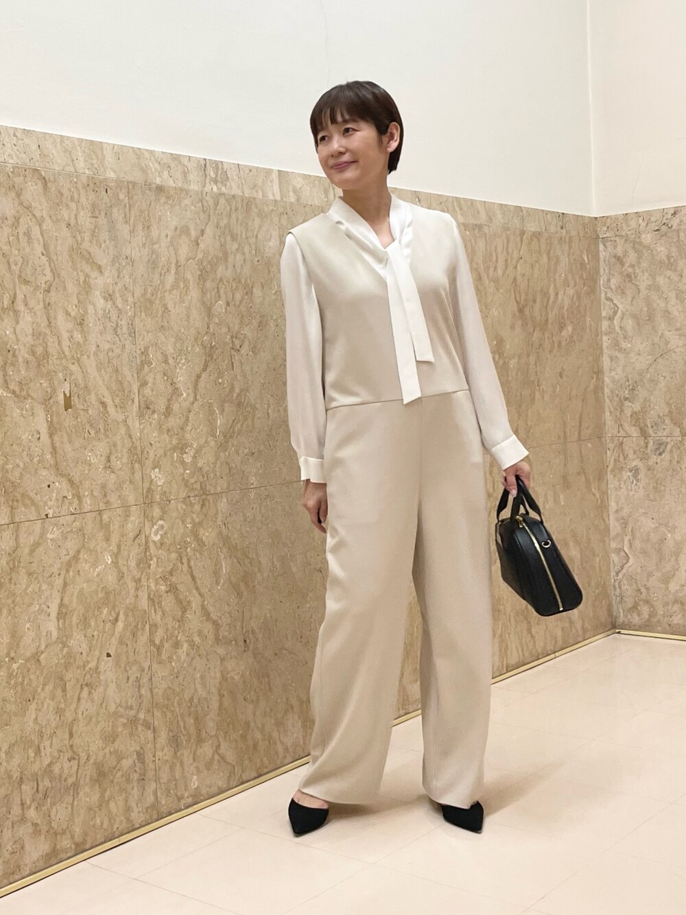 「オールインワン、ボウタイブラウス、入学式、入園式、春コーデ、通勤コーデ、セレモニー」｜「NOLLEY’Sのカットジョーゼットオールインワン（つなぎ/オールインワン、ベージュ系）」を使った、minaさん（レディース・157cm）の冬コーディネートの1枚目の写真