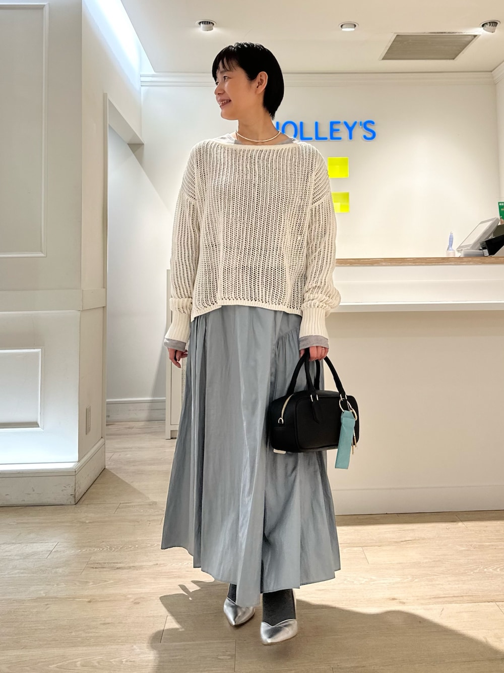 「スカート、スカートスタイル、スカートコーデ、春ニット、メッシュニット、メッシュトップス、春服、大人可愛い、春カラー、フェミニン」｜「NOLLEY’Sの【grace grace/グラスグラス】【WEB STAFF恵☆別注アイテム】プレーンチョーカー（チョーカー、シルバー系）」を使った、minaさん（骨格ストレート・レディース・157cm）の冬コーディネートの1枚目の写真