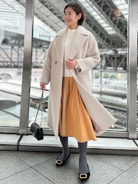 「白ニット」｜「アイテム（その他アウター）」を使った、minaさん（レディース・157cm）の秋コーディネート