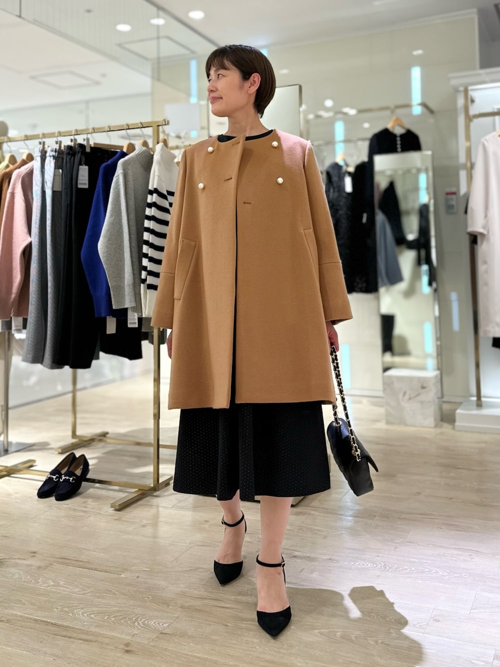「ワンピース、ワンピーススタイル、ワンピースコーデ、コート、ノーカラーコート、大人女子、オトナカワイイ、おでかけコーデ、アウター、キャメルコート」｜「NOLLEY’Sのカシミヤ混ノーカラーチェンジ釦コート（その他アウター、イエロー系）」を使った、minaさん（レディース・157cm）の秋コーディネートの1枚目の写真