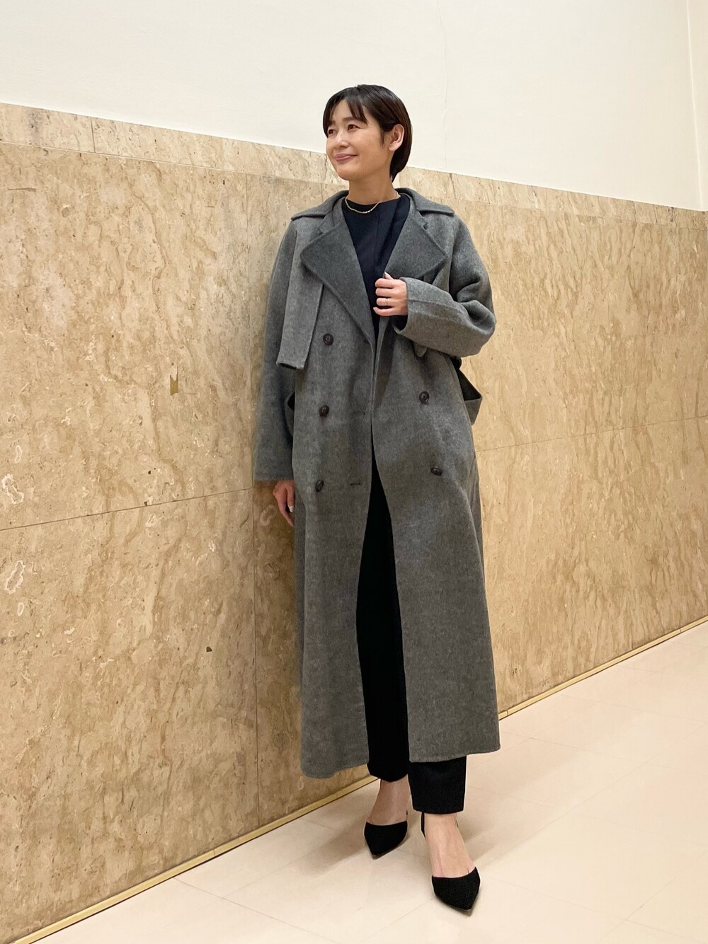「セットアップ、コート、ジレ、ネイビー、グレー、パンツスタイル、通勤コーデ、入学式、卒業式、お宮参り、七五三」｜「NOLLEY’Sのジーロンファーストラムリバードッキングコート（その他アウター、グレー系）」を使った、minaさん（レディース・157cm）の冬コーディネートの1枚目の写真