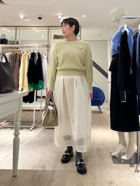 「アイテム（ブローチ/コサージュ）」を使った、minaさん（レディース・157cm）の冬コーディネート