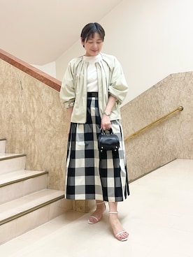 「白トップス」｜「アイテム（ジャケット/アウター）」を使った、minaさん（レディース・157cm）の春コーディネート