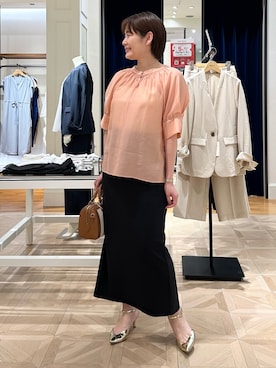 「NOLLEY’S（ノーリーズ）のウォッシャブルボリュームスリーブ2WAYシアーブラウス（シャツ/ブラウス、オレンジ系）」を使った、minaさん（レディース・157cm）の春コーディネート