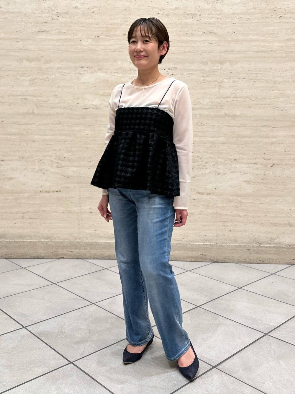 「キャミソール、チドリ柄、シアートップス、レイヤードスタイル、デニム、秋服準備はじめました、秋先取りコーデ、秋服」｜「NOLLEY’SのロングスリーブT（Tシャツ/カットソー、ホワイト系）」を使った、minaさん（レディース・157cm）の夏コーディネートの1枚目の写真