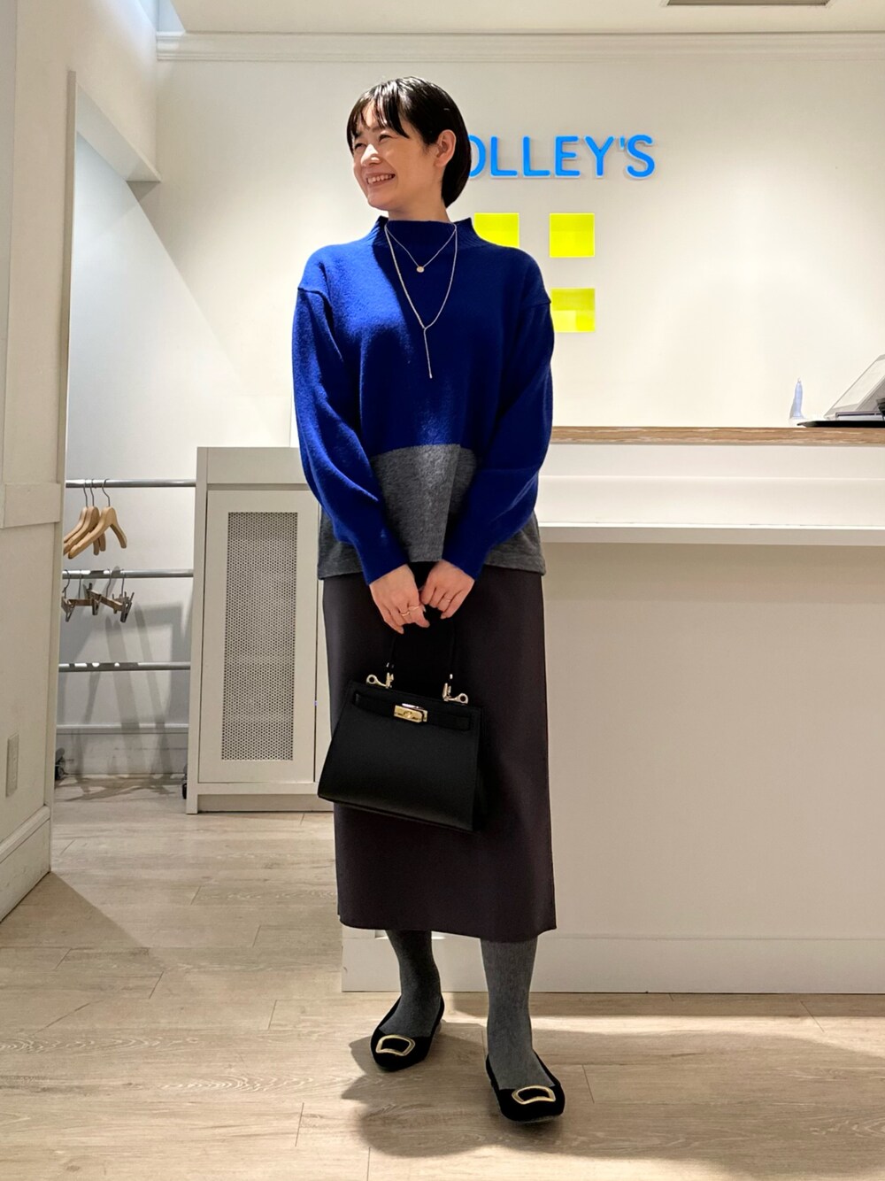 「ニット、ニットコーデ、ハイネックニット、ハイネックトップス、スカート、スカートスタイル、スカートコーデ、冬コーデ、冬服」｜「NOLLEY’Sの2wayCLASSICショルダーバッグM（ショルダーバッグ、ブラック系）」を使った、minaさん（骨格ストレート・レディース・157cm）の冬コーディネートの1枚目の写真