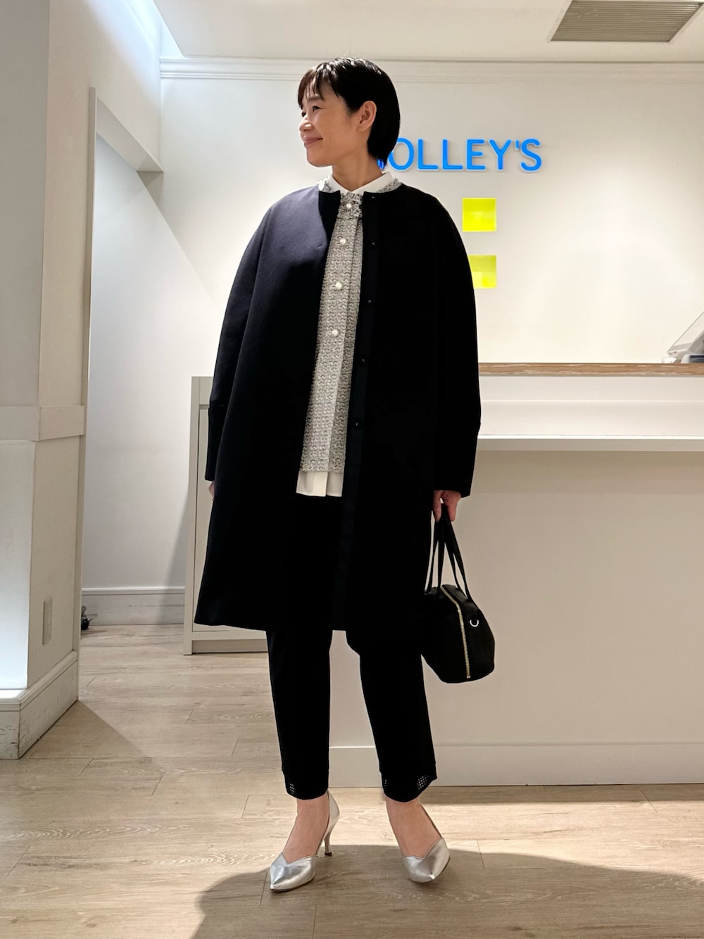 ウォッシャブル軽量トリプルクロスサテン切替クルーネックコートを使っ