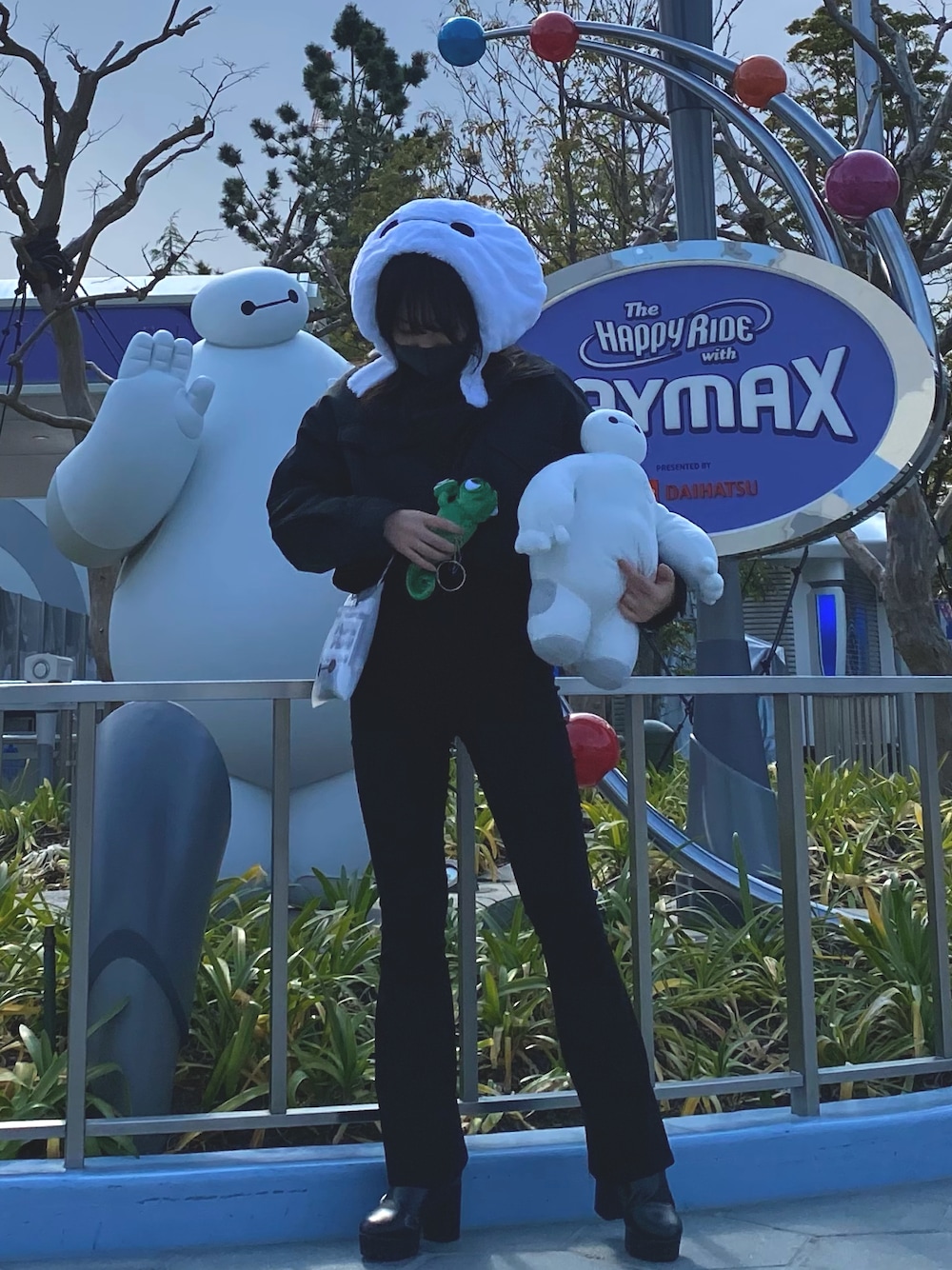 「ディズニーコーデ、ベイマックスコーデ」｜「GRLのアイテム（スラックス、ブラック系）」を使った、kthtts20さん（レディース・158cm）の秋コーディネートの1枚目の写真