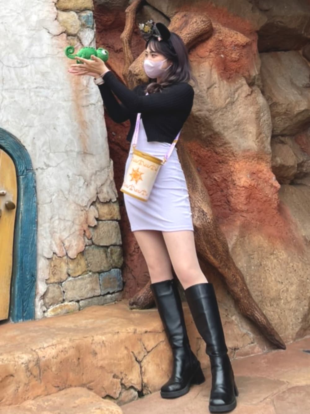 「ディズニーコーデ、ディズニーランド、ラプンツェル、プチプラ」｜「GRLのアイテム（ブーツ、ブラック系）」を使った、kthtts20さん（レディース・158cm）の秋コーディネートの1枚目の写真