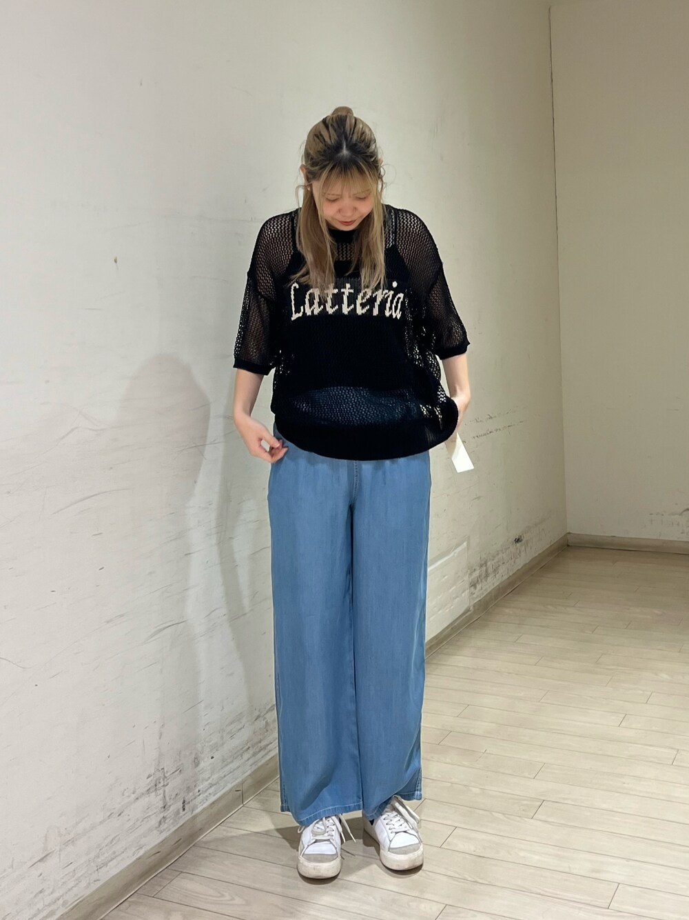 「Samansa Mos2 blue」｜「Samansa Mos2 blueのアイテム（トップス、ブラック系）」を使った、shiori(◡̈)/さん（レディース・163cm）の春コーディネートの1枚目の写真