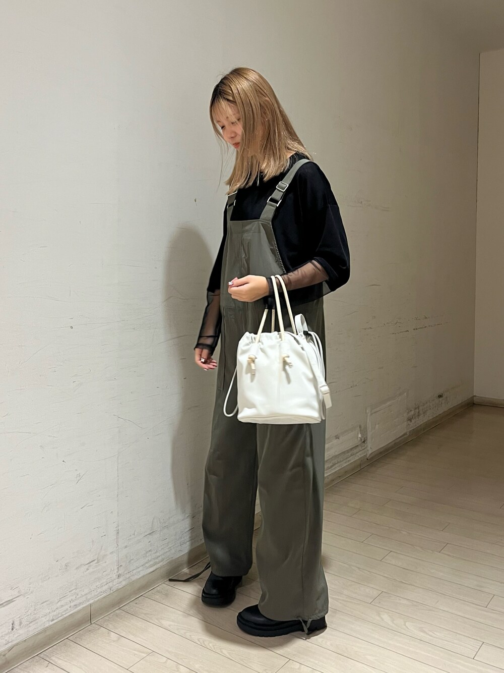 「Samansa Mos2 blue」｜「Samansa Mos2 blueのアイテム（オールインワン・サロペット、グリーン系）」を使った、shiori(◡̈)/さん（レディース・163cm）の秋コーディネートの1枚目の写真