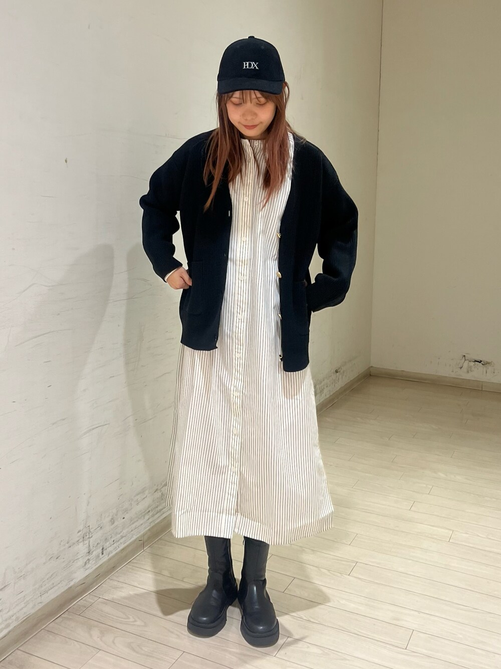 「シンプルスタイル、カジュアルコーデ、ゆったりコーデ、おでかけコーデ、シンプル、おしゃれさんと繋がりたい、ゆるコーデ、秋、Samansa Mos2、Samansa Mos2 blue、秋カラー、キャップ、ワンピース、ワンピースコーデ」｜「Samansa Mos2 blueのストライプ/無地アソートシャツワンピース（ワンピース、ホワイト系）」を使った、shiori(◡̈)/さん（レディース・163cm）の秋コーディネートの1枚目の写真
