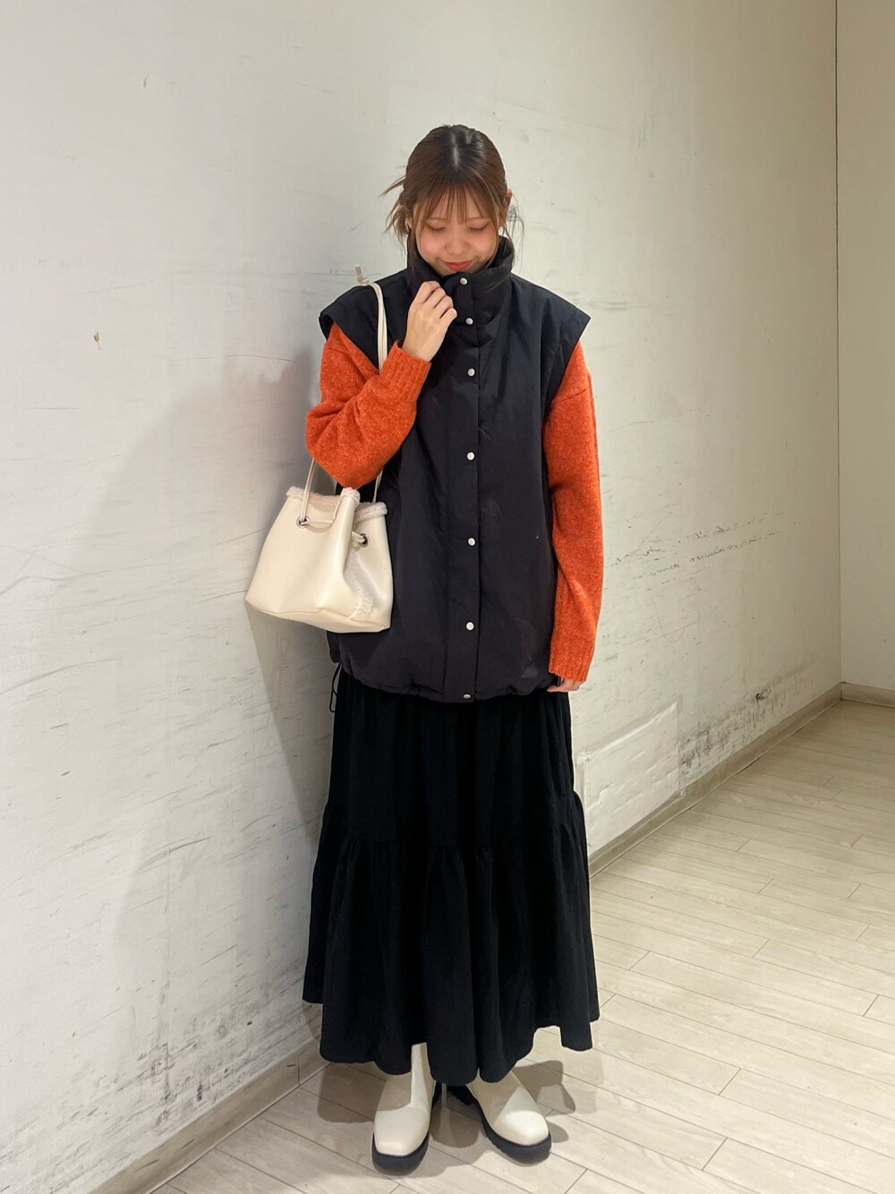 「大人かわいい、冬服、シンプル、きれいめカジュアル、お洒落さんとつながりたい、プチプラコーデ、今日のコーデ、Samansa Mos2 blue」｜「Samansa Mos2 blueの2wayキルトレス中綿ジャケット（ノーカラージャケット、ブラック系）」を使った、shiori(◡̈)/さん（レディース・163cm）の冬コーディネートの1枚目の写真