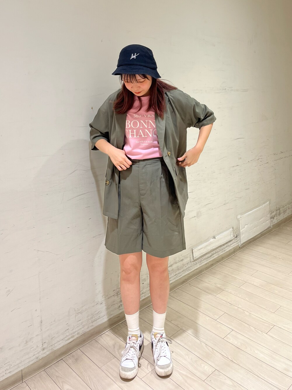 「夏コーデ、初夏コーデ、休日スタイル、ロゴT、おしゃれさんと繋がりたい、今日のコーデ、ootd、ehka sopo、NIKE、HUF、メンズライク」｜「HUFのSCRIPT BUCKET HAT / HUF バケットハット バケハ（ハット、ブラック系）」を使った、shiori(◡̈)/さん（レディース・163cm）の春コーディネートの1枚目の写真