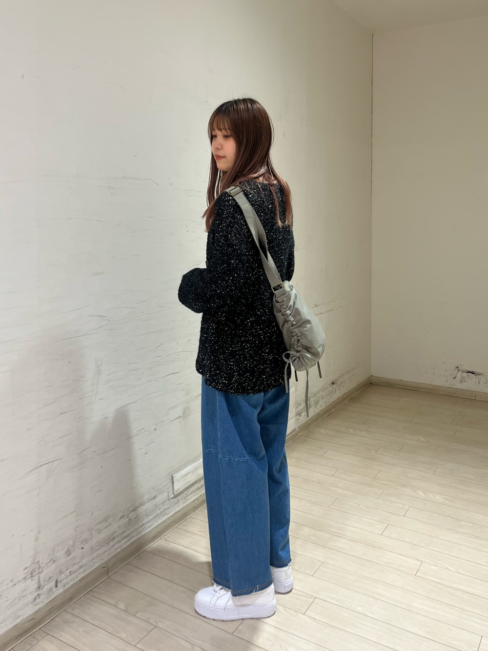 「秋服、秋先取りコーデ、カジュアル、お洒落さんとつながりたい、高身長女子、ehka sopo」｜「ehka sopoのファンシーヤーンクルーカーディガン（カーディガン/ボレロ、ブラック系）」を使った、shiori(◡̈)/さん（レディース・163cm）の秋コーディネートの1枚目の写真