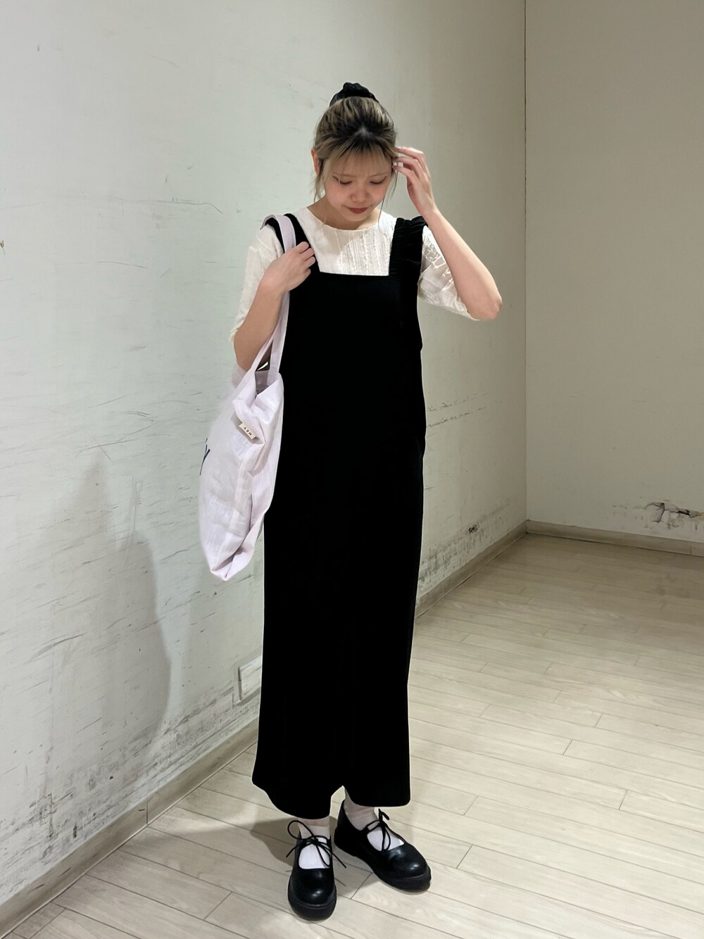 「Samansa Mos2 blue」｜「Samansa Mos2 blueのアイテム（トップス、ホワイト系）」を使った、shiori(◡̈)/さん（レディース・163cm）の春コーディネートの1枚目の写真