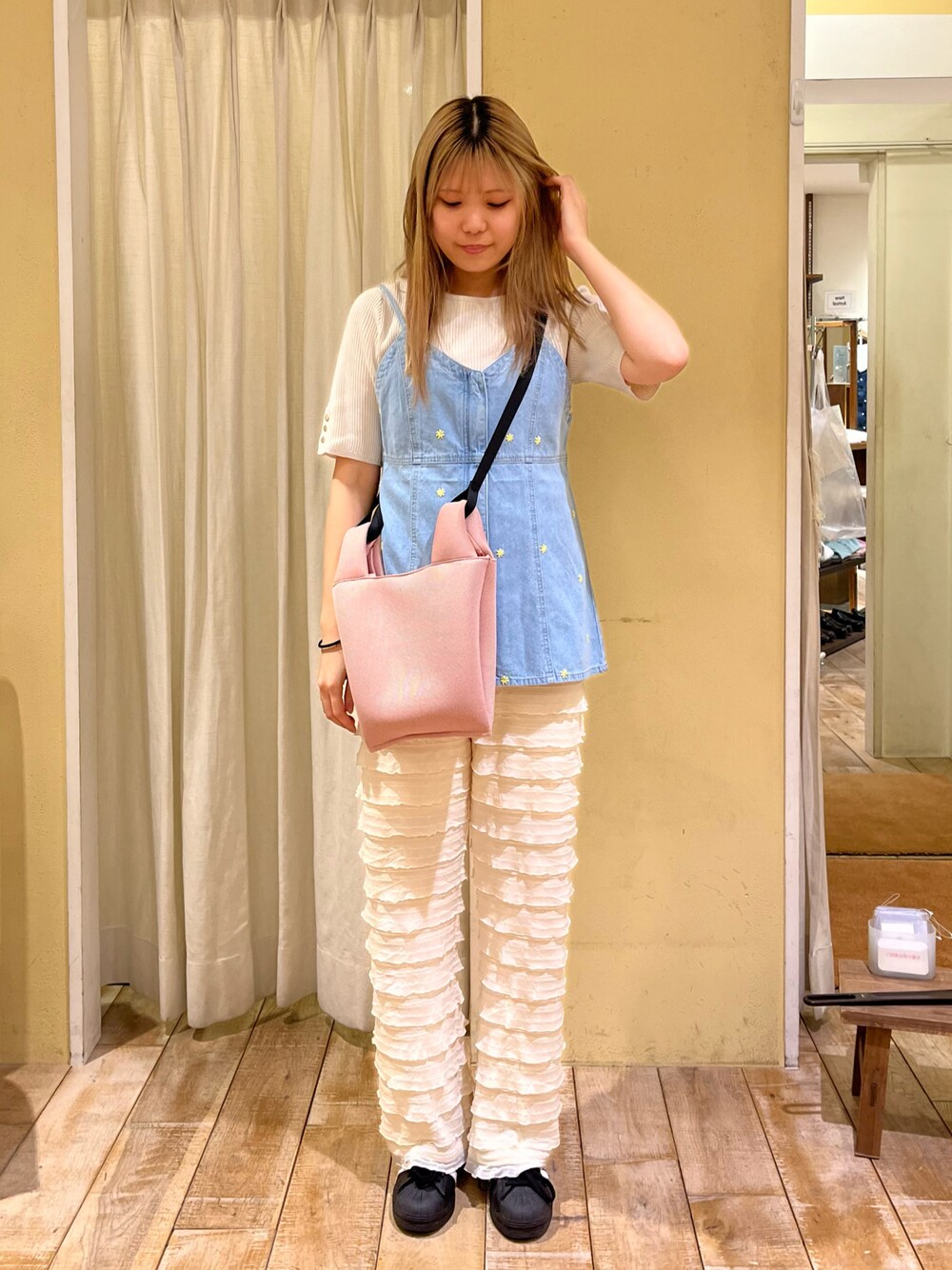 「ehka sopo」｜「ehka sopoのアイテム（パンツ、ホワイト系）」を使った、shiori(◡̈)/さん（レディース・163cm）の春コーディネートの1枚目の写真