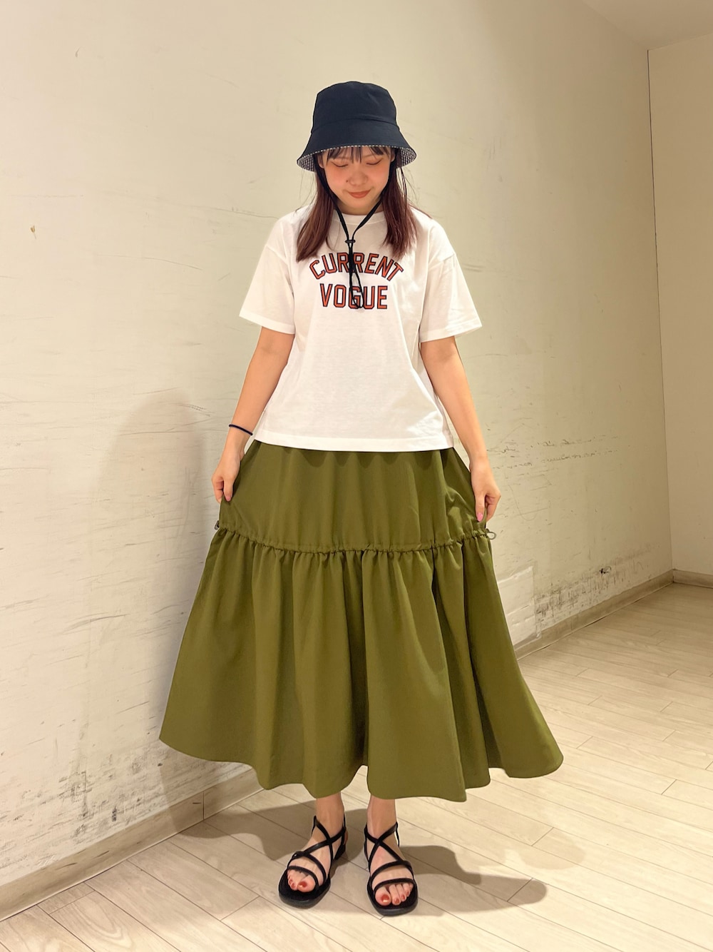 「おでかけコーデ、ラクチンコーデ、ラフコーデ、ラフ、プチプラコーデ、おしゃれさんと繋がりたい、ootd、スカート、カットソー、ehka sopo」｜「ehka sopoのリバーシブルバケットハット（ハット、ブラック系）」を使った、shiori(◡̈)/さん（レディース・163cm）の春コーディネートの1枚目の写真