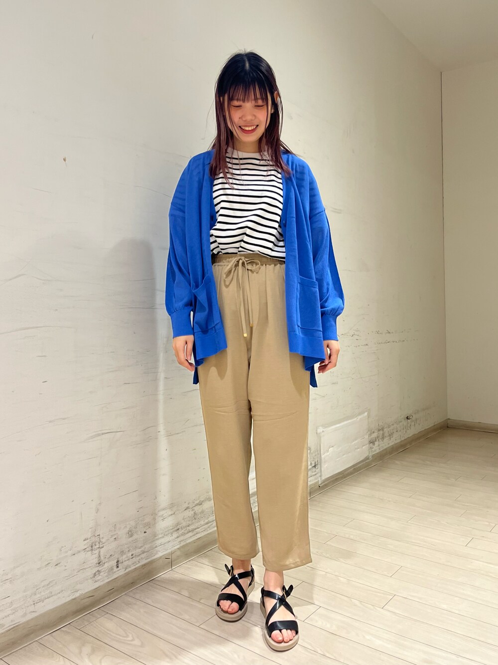 「お出かけコーデ日記、夏コーデ、オトナカジュアル、夏、リラックススタイル、パンツコーデ、Tシャツコーデ、おしゃれさんと繋がりたい、サンダルコーデ、ラフ、カラーコーデ、Samansa Mos2 blue」｜「Samansa Mos2 blueのボーダーTシャツ（Tシャツ/カットソー、ホワイト系）」を使った、shiori(◡̈)/さん（レディース・163cm）の春コーディネートの1枚目の写真