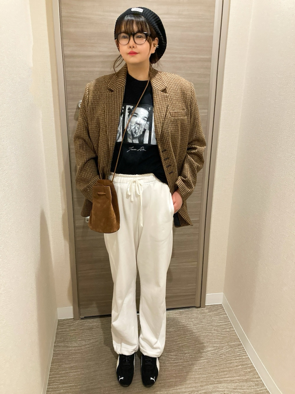 「JOURNAL STANDARDの《追加》【JANN LIPKA】Bjork / ビョーク By Jann Lipka（Tシャツ/カットソー、ブラック系）」を使った、TNKᡣ𐭩さん（レディース・167cm）の春コーディネートの1枚目の写真