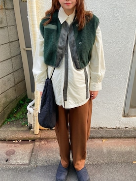 「アイテム（スリッポン）」を使った、TNKᡣ𐭩さん（レディース・167cm）の秋コーディネート