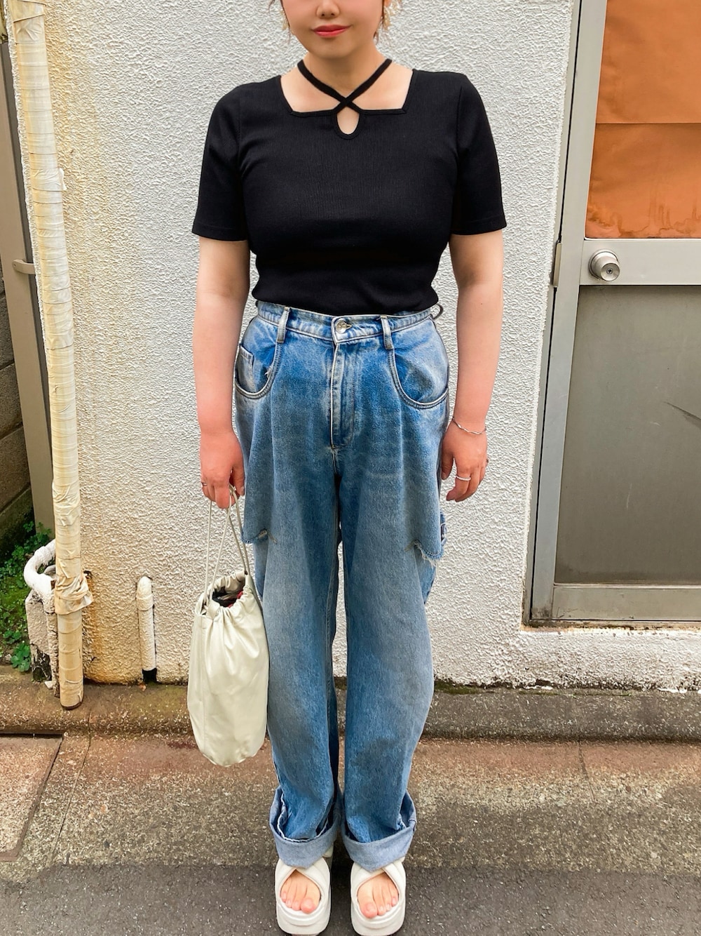 「Meiruのクロスネックリブトップス（Tシャツ/カットソー、ブラック系）」を使った、TNKᡣ𐭩さん（レディース・167cm）の春コーディネートの1枚目の写真