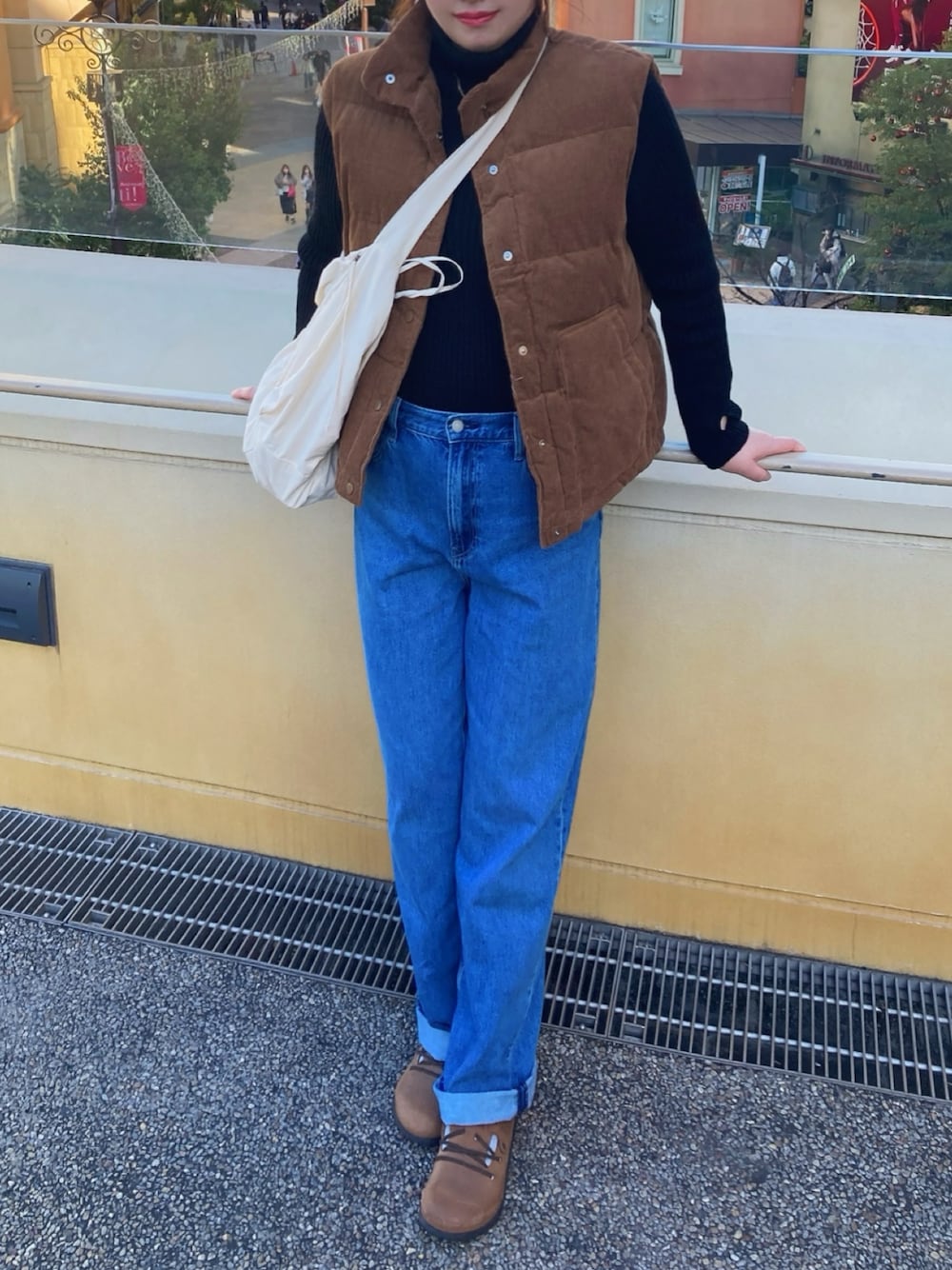 「CANAL JEANのEl mar コーデュロイパファーベスト（ダウンベスト、イエロー系）」を使った、TNKᡣ𐭩さん（レディース・167cm）の冬コーディネートの1枚目の写真