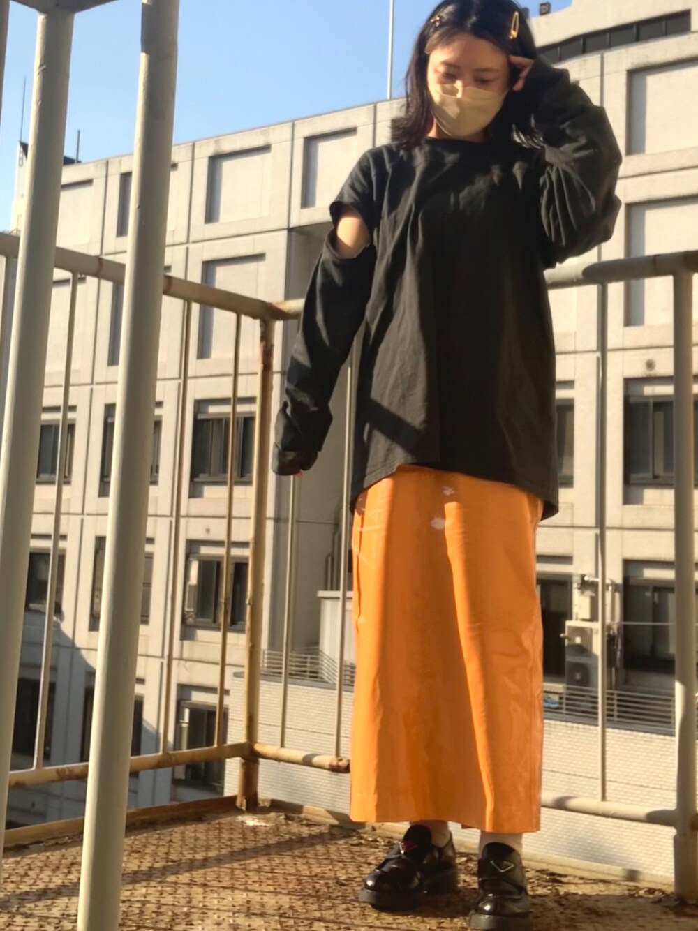 「カットソー、カジュアル、シンプル、ロングスカート、大人女子、ゆったりコーデ、秋服、秋、大人ガーリー、オトナカジュアル、秋コーデ、秋冬コーデ、155cm、カッティング、だから秋服が好き」｜「PRADAのアイテム（ローファー、ブラック系）」を使った、ロシアンチェリー子さん（レディース・155cm）の秋コーディネートの1枚目の写真