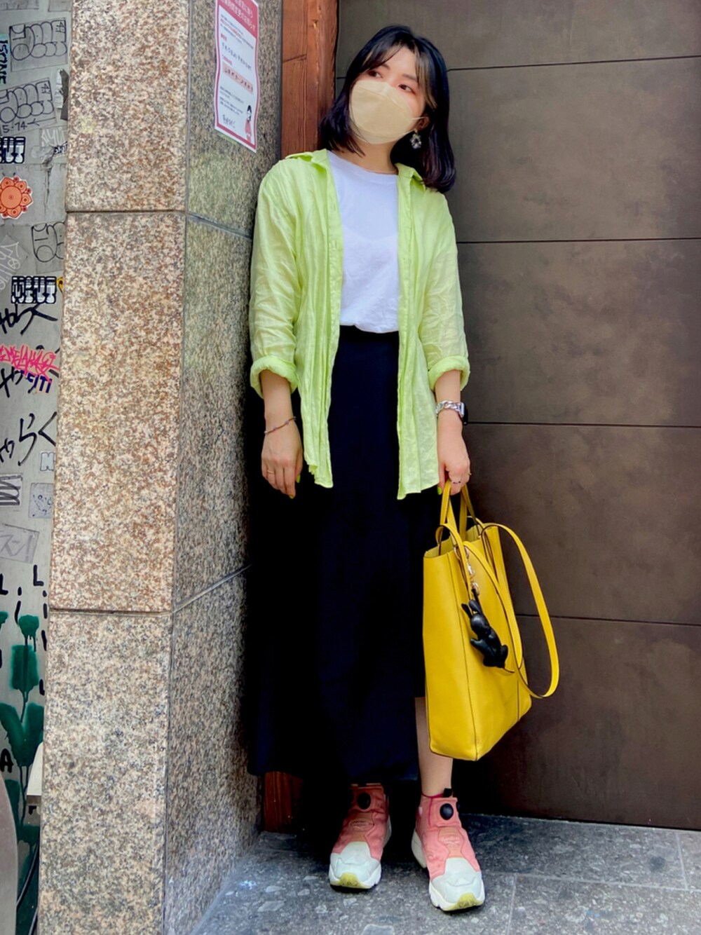 「カジュアル、きれいめカジュアル、秋服、低身長、ラクチンコーデ、今日のコーデ、スカートコーデ、155cm、オトナ女子、シャツ/ブラウス」｜「GIANNI CHIARINIのスーパーライト（トートバッグ、イエロー系）」を使った、ロシアンチェリー子さん（レディース・155cm）の秋コーディネートの1枚目の写真