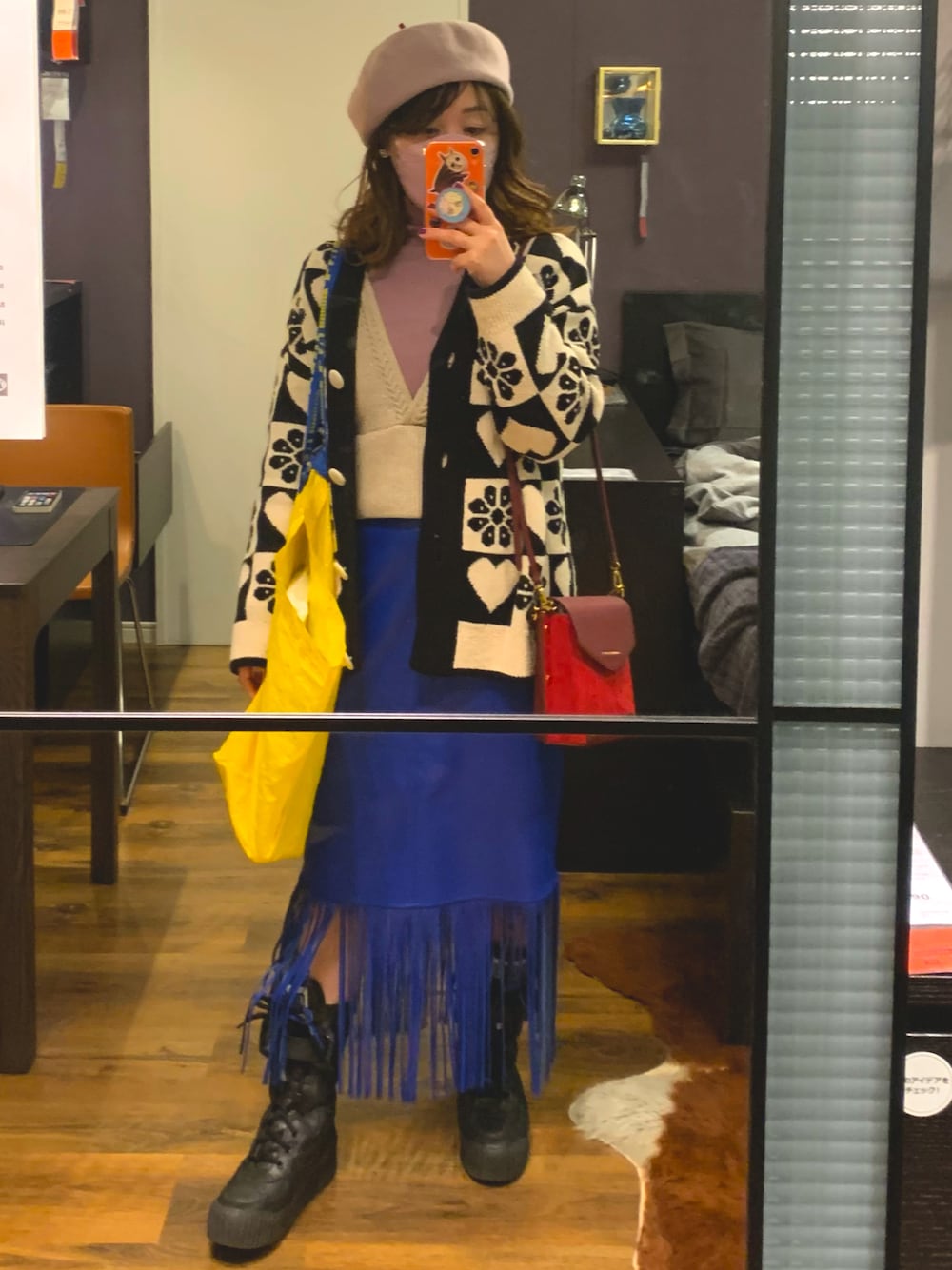 「休日スタイル、オトナカジュアル、低身長コーデ、レイヤードスタイル、タートルネック、大人ガーリー、冬コーデ、ブーツ、ベスト」｜「GUのアイテム（その他トップス、ベージュ系）」を使った、ロシアンチェリー子さん（レディース・155cm）の冬コーディネートの1枚目の写真